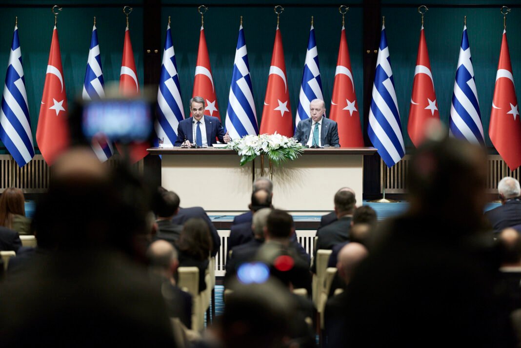 Ελλάδα–Τουρκία:-Το-χαμόγελο-της-διαδικασίας-και-το-σκοτάδι-του-πεδίου-–-Ανάλυση-από-τον-Λυκούργο-Λιακάκο