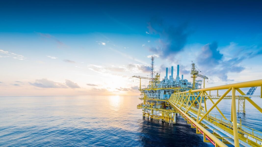 Υδρογονάνθρακες:-Υπογραφές-–-ορόσημο-με-chevron-και-helleniq-energy-–-Τα-επόμενα-βήματα