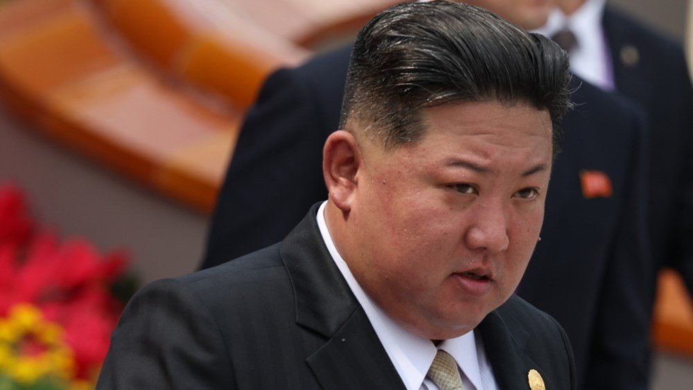 Β. Κορέα: Ο Κιμ εγκαινιάζει κατοικίες για τις οικογένειες των στρατιωτών που σκοτώθηκαν πολεμώντας στο πλευρό της Ρωσίας