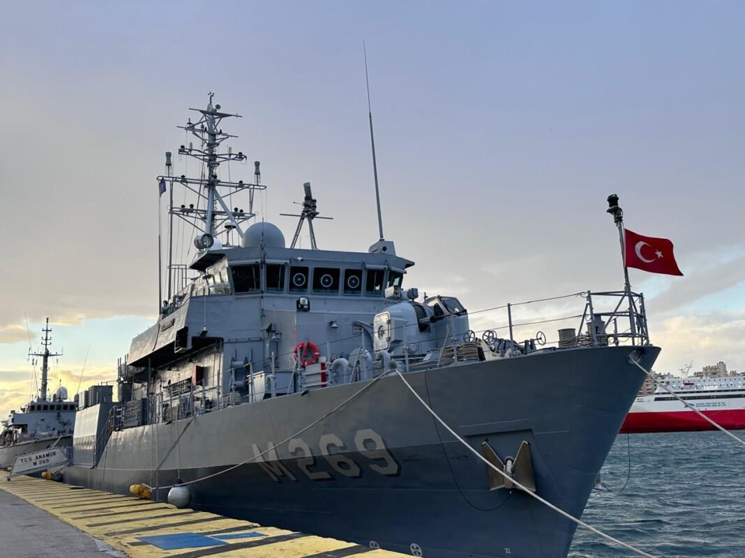 Έδεσε στο λιμάνι του Πειραιά τουρκικό πολεμικό πλοίο – Τι γίνεται με το πρόγραμμα των ναρκοθηρευτικών του Πολεμικού Ναυτικού