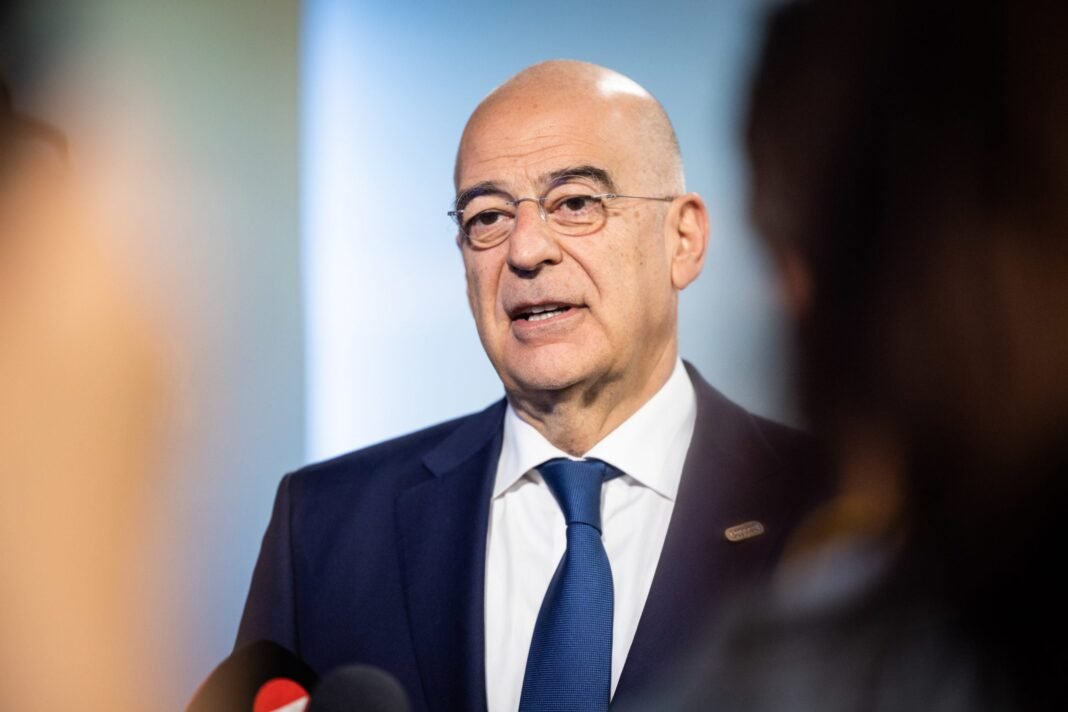 Δένδιας από το Κέντρο Εκπαίδευσης Νεοσυλλέκτων στον Αυλώνα: Επιχειρούμε να αλλάξουμε την «θητεία-παρωδία»