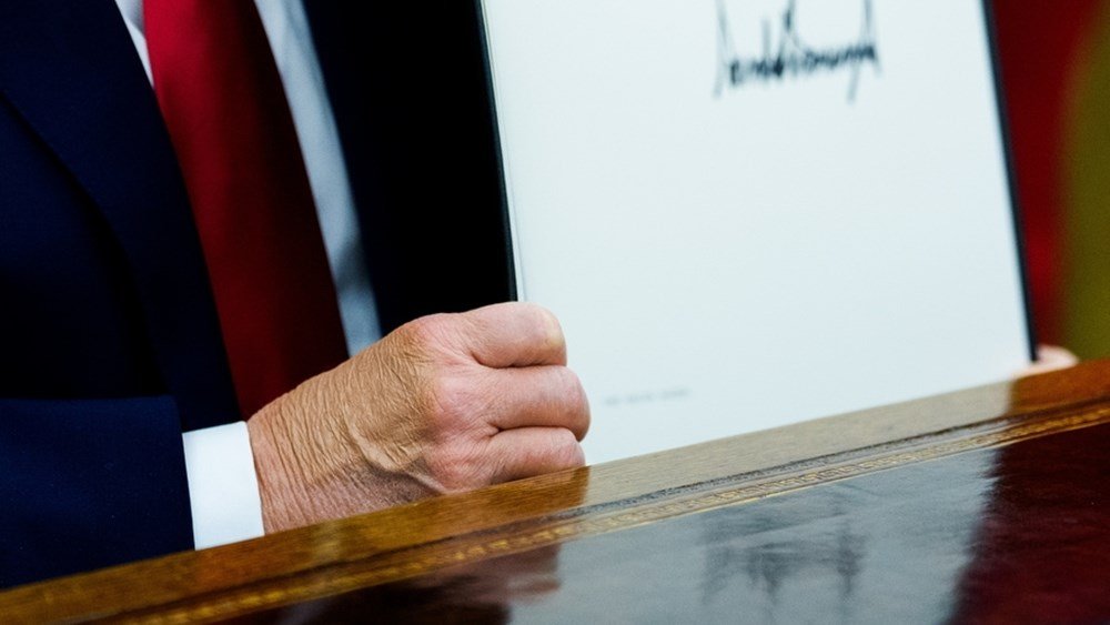 Ακύρωση-δασμών: Ο-κυβερνήτης-της-Καλιφόρνια-καλεί-τον-Τραμπ-να-αποζημιώσει-τους-Αμερικανούς