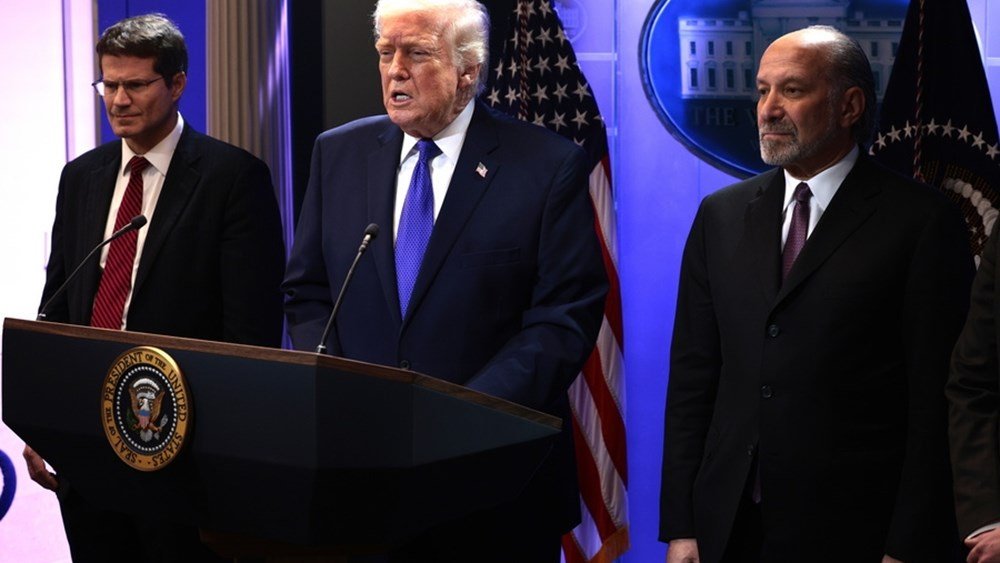 Τραμπ:-“Δεν-κάνω-πίσω-για-τους-δασμούς,-θα-τους-αυξήσω-με-νέο-γενικό-δασμό-10%”-–-“Αντιπατριωτική”-η-στάση-της-πλειοψηφίας-του-Ανωτάτου-Δικαστηρίου