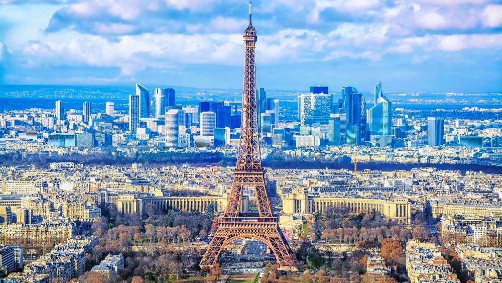 Συναγερμός στο Παρίσι: Εκκένωση κτιρίων μετά από απειλητικά μηνύματα για εκρηκτικούς μηχανισμούς