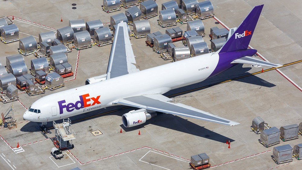 Η FedEx μηνύει την κυβέρνηση Τραμπ για τους δασμούς – Ζητεί “πλήρη επιστροφή” των χρημάτων