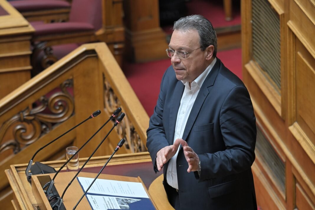 Φάμελλος: «Να φύγετε το συντομότερο για να ανασάνει και η δικαιοσύνη και η κοινωνία»