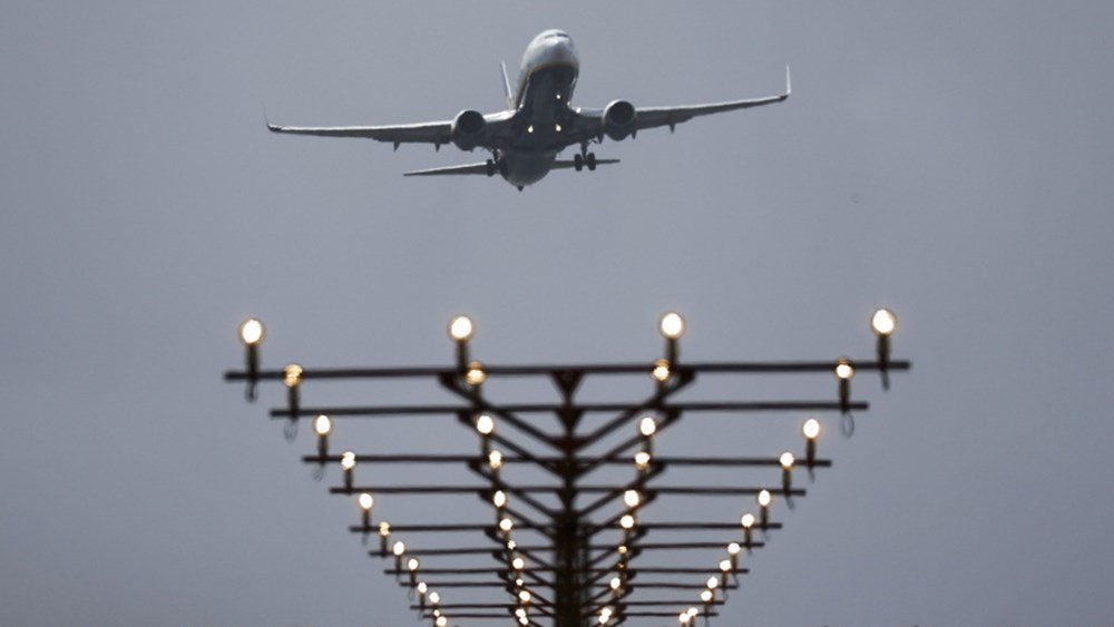 Χάος στις αεροπορικές μετακινήσεις μετά την κλιμάκωση στη Μέση Ανατολή – Μπαράζ ακυρώσεων πτήσεων