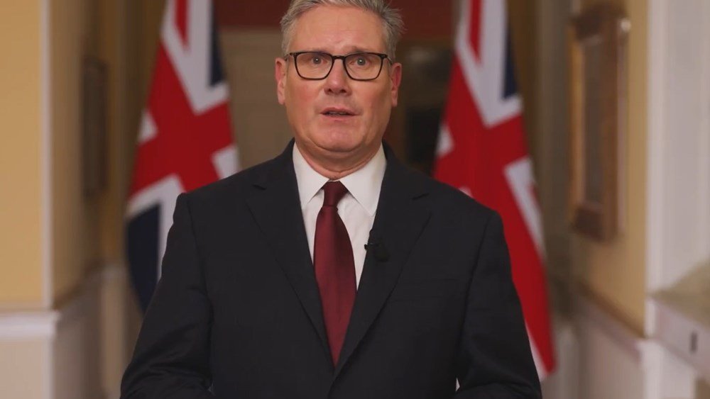 Στάρμερ:-Θα-επιτρέψουμε-στις-ΗΠΑ-να-χρησιμοποιήσουν-βάσεις-μας-για-αμυντικά-πλήγματα-κατά-πυραύλων-του-Ιράν