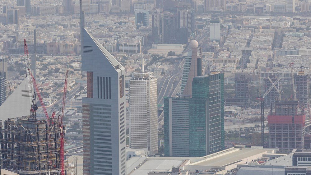 Ξαναρχίζουν “περιορισμένες” πτήσεις από τα αεροδρόμια του Ντουμπάι