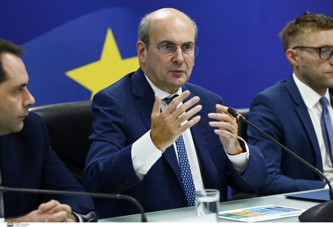 Σε-δημόσια-διαβούλευση-το-νομοσχέδιο-για-ένα-κράτος-πιο-φιλικό-στον-πολίτη-–-14-παρεμβάσεις-για-τη-μείωση-της-γραφειοκρατίας