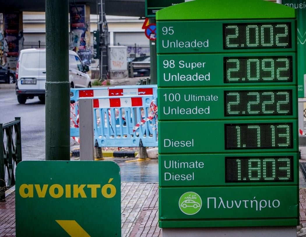 Βενζίνη:-«Φορτσάρει»-ολοταχώς-στα-2-ευρώ-η-τιμή-της-αμόλυβδης
