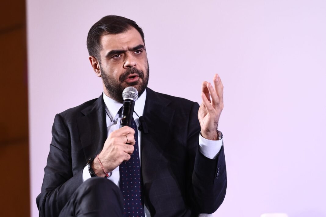 Athens Alitheia Forum – Μαρινάκης: «Έχει έρθει η ώρα να ανοίξει η συζήτηση για να καταργηθεί η ανωνυμία στο διαδίκτυο»