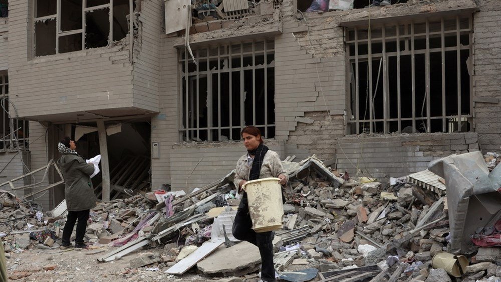 Το Ιράν πλήττει στόχους σε Κόλπο και Ισραήλ, οι Ισραηλινοί σφυροκοπούν Τεχεράνη και Βηρυτό – Τραμπ: “Προχωράμε γρήγορα, οι Ιρανοί πληρώνουν βαρύ τίμημα” Το-Ιράν-πλήττει-στόχους-σε-Κόλπο-και-Ισραήλ,-οι-Ισραηλινοί-σφυροκοπούν-Τεχεράνη-και-Βηρυτό-–-Τραμπ:-“Προχωράμε-γρήγορα,-οι-Ιρανοί-πληρώνουν-βαρύ-τίμημα”