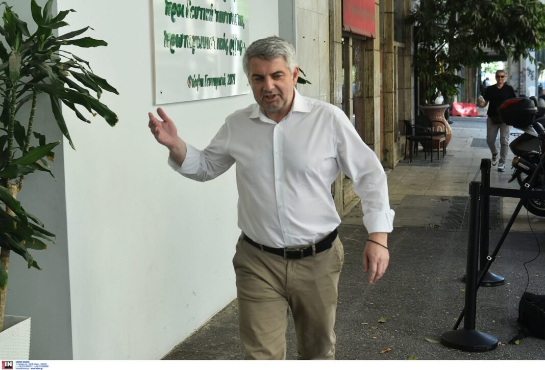 Οδυσσέας Κωνσταντινόπουλος: Παραδίδει την έδρα του στο ΠΑΣΟΚ Οδυσσέας-Κωνσταντινόπουλος:-Παραδίδει-την-έδρα-του-στο-ΠΑΣΟΚ