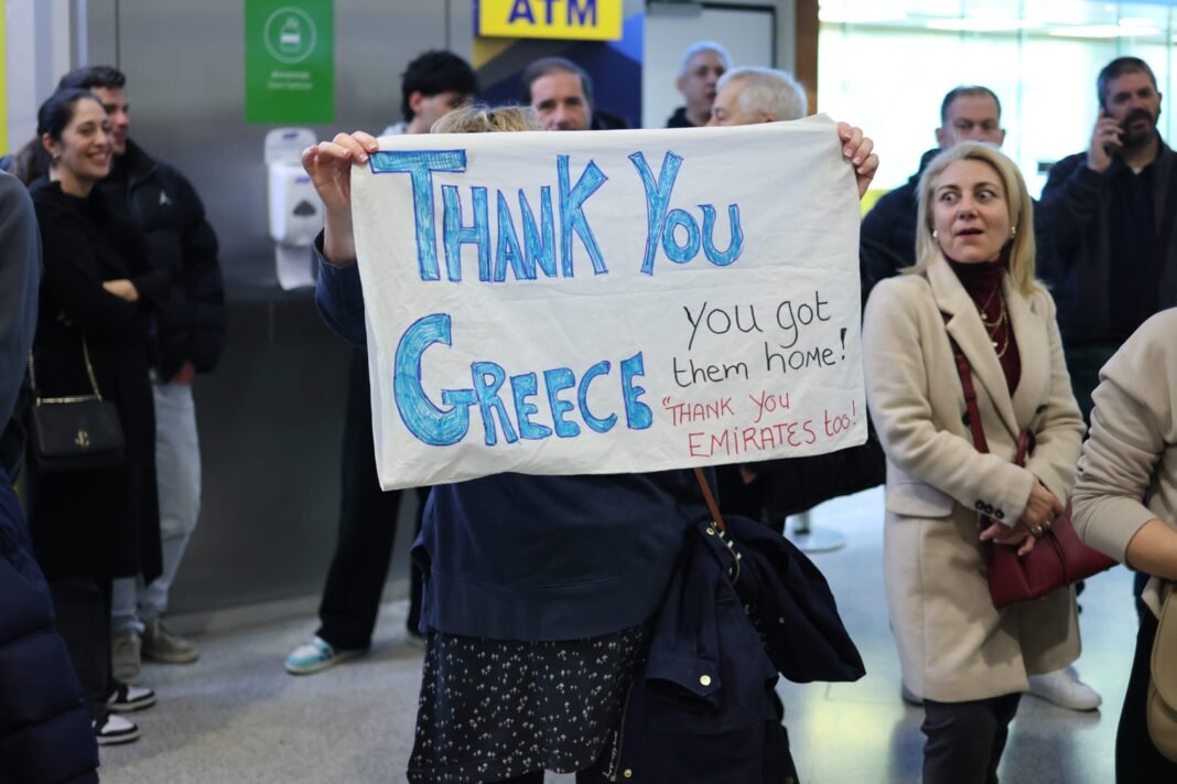 ΥΠΕΞ:-Επέστρεψαν-με-ασφάλεια-πάνω-από-2.000-‘Ελληνες-από-την-εμπόλεμη-ζώνη