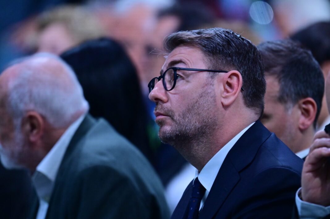 Βίντεο-Ανδρουλάκη-στο-tiktok:-Οι-καφέδες-που-πίνει,-τα…-σκαρπίνια-και-η-δελεαστική-πρόταση-που-αρνήθηκε