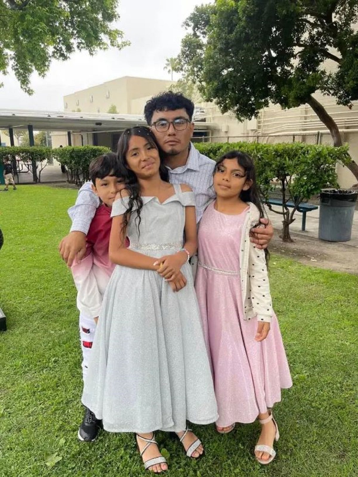 Η Κίμπερλι «αγαπούσε την οικογένειά της, τη μουσική, το βόλεϊ, τις βόλτες με τα δύο αγαπημένα της σκυλιά και είχε πολλά όνειρα για το μέλλον», ανέφεραν οι οικείοι της. Πηγή: GoFundMe