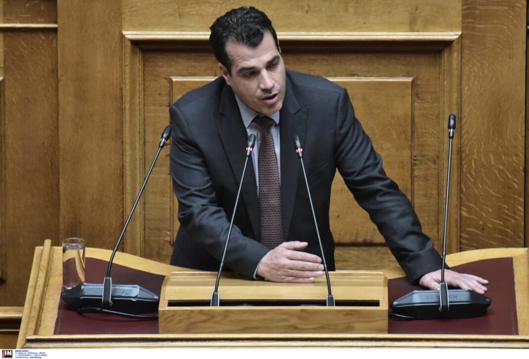 Θάνος-Πλεύρης:-Διαφωνώ-με-το-ότι-το-δημογραφικό-θα-λυθεί-με-εισαγωγή-μεταναστών-–-Μόνη-λύση-να-γεννηθούν-περισσότεροι-Έλληνες