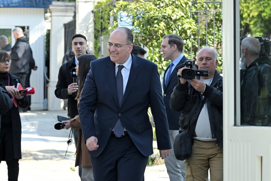 Μακάριος-Λαζαρίδης:-Μαζί-θα-επιχειρήσουμε-να-λύσουμε-όσα-προβλήματα-λύνονται