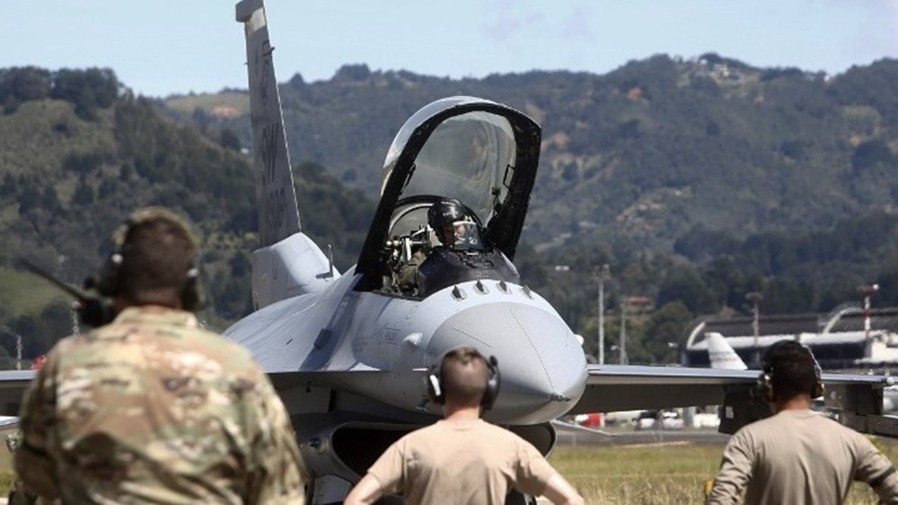 Βετεράνος-στις-ΗΠΑ-περιγράφει-τι-πρέπει-να-κάνει-ένας-πιλότος-εάν-καταρριφθεί-το-αεροσκάφος-του:-Να-κρυφτείς-και-να-εξασφαλίσεις-νερό