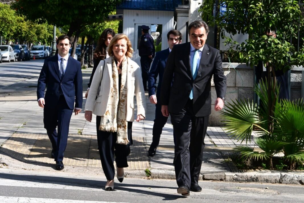 Υπουργείο Αγροτικής Ανάπτυξης: Νέα ηγεσία, παλιά κρίση και 4 μεγάλες μάχες Υπουργείο-Αγροτικής-Ανάπτυξης:-Νέα-ηγεσία,-παλιά-κρίση-και-4-μεγάλες-μάχες