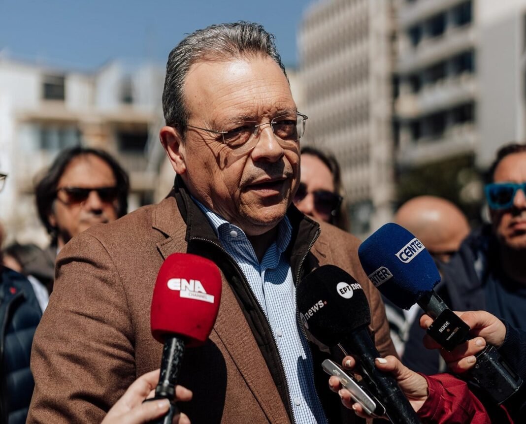 Φάμελλος:-«Τα-γαλάζια-αρπακτικά-κλέβουν-τον-ιδρώτα-των-πολιτών»