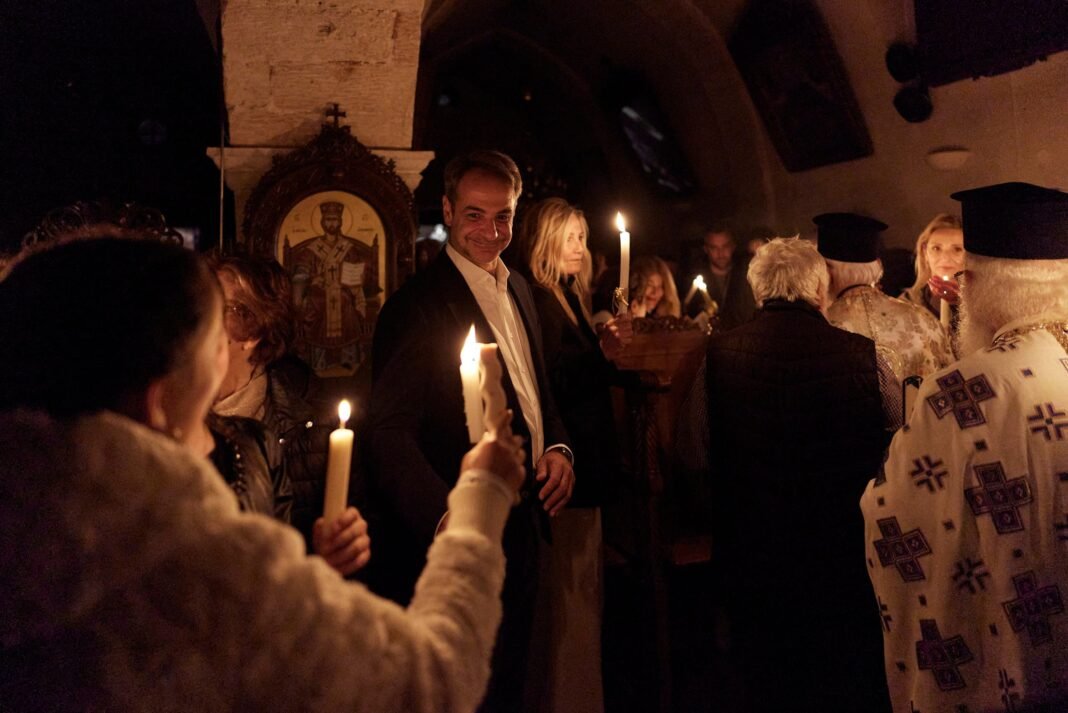 Στα Χανιά στην Ιερά Μονή Αγίου Ιωάννη Προδρόμου Κορακιών παρακολούθησαν την Ακολουθία της Αναστάσεως ο Κυριάκος Μητσοτάκης και η σύζυγος του Στα-Χανιά-στην-Ιερά-Μονή-Αγίου-Ιωάννη-Προδρόμου-Κορακιών-παρακολούθησαν-την-Ακολουθία-της-Αναστάσεως-ο-Κυριάκος-Μητσοτάκης-και-η-σύζυγος-του