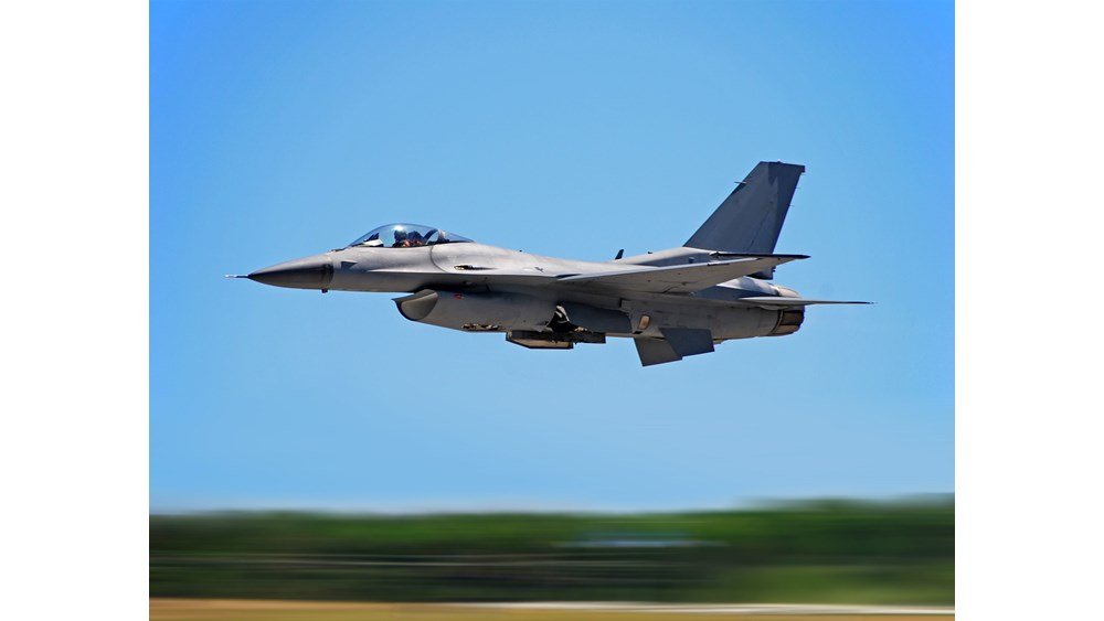 ΕΕ:-“Έτοιμη”-να-διαθέσει-αποθέματα-καυσίμων-αεροσκαφών-εάν-η-κατάσταση-στο-Στενό-του-Ορμούζ-συνεχιστεί