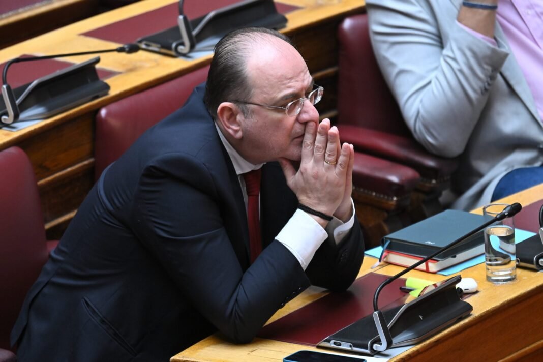 Το-παρασκήνιο-της-παραίτησης-Λαζαρίδη:-Οι-δηλώσεις-Μπακογιάννη,-το-τηλεφώνημα-που-δέχθηκε-και-οι-πρώτες-αντιδράσεις-της-αντιπολίτευσης