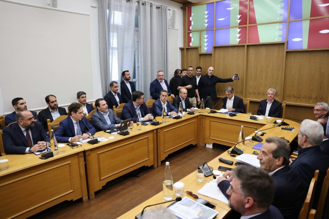 Ηράκλειο: Ο Κυριάκος Μητσοτάκης συμμετείχε σε σύσκεψη με αντικείμενο τα μέτρα αντιμετώπισης της λειψυδρίας Ηράκλειο:-Ο-Κυριάκος-Μητσοτάκης-συμμετείχε-σε-σύσκεψη-με-αντικείμενο-τα-μέτρα-αντιμετώπισης-της-λειψυδρίας