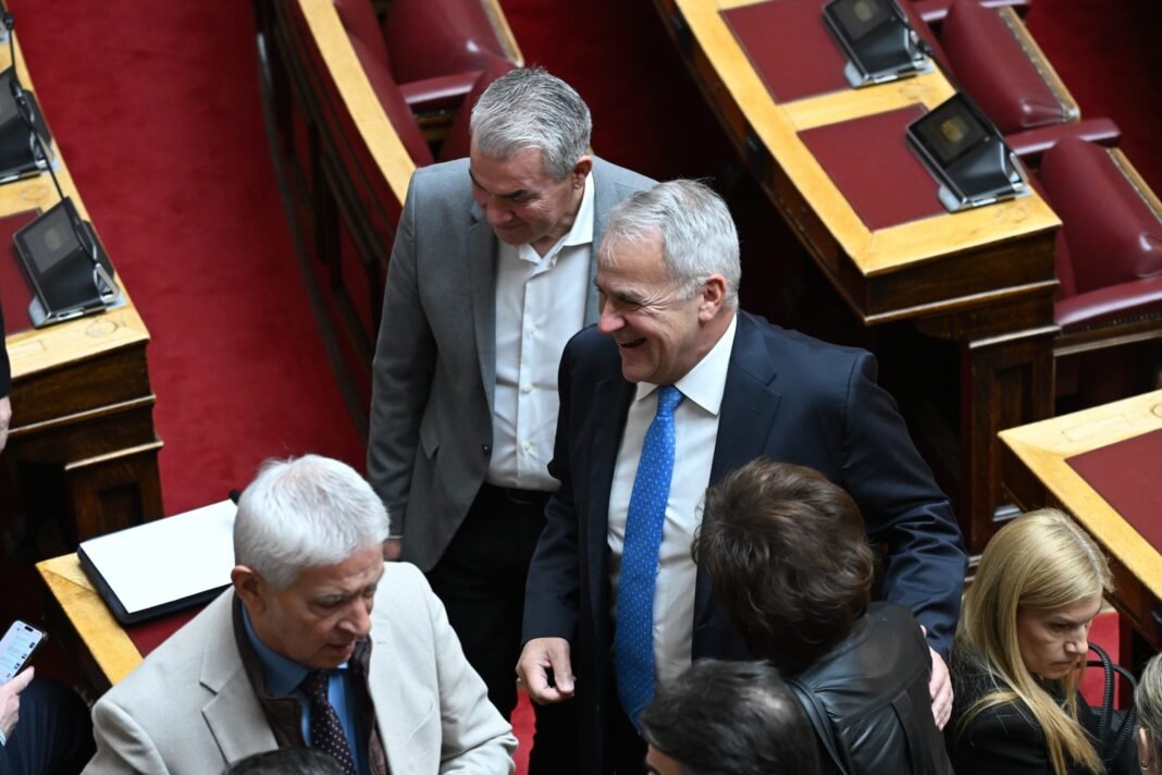 Πηγαδάκι Βορίδη με «γαλάζιους» βουλευτές στη Βουλή μετά την ψηφοφορία για την άρση ασυλίας Πηγαδάκι-Βορίδη-με-«γαλάζιους»-βουλευτές-στη-Βουλή-μετά-την-ψηφοφορία-για-την-άρση-ασυλίας