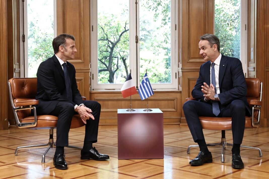 Ο διάλογος Μητσοτάκη – Μακρόν πριν από τη συνάντησή τους στο Μαξίμου – «Μπορείτε να βασιστείτε πάνω μας» είπε ο Γάλλος πρόεδρος Ο-διάλογος-Μητσοτάκη-–-Μακρόν-πριν-από-τη-συνάντησή-τους-στο-Μαξίμου-–-«Μπορείτε-να-βασιστείτε-πάνω-μας»-είπε-ο-Γάλλος-πρόεδρος