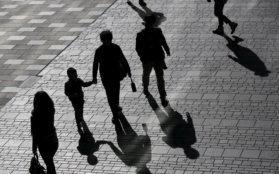 Το-«παράδοξο-της-ευημερίας»-και-η-βόμβα-του-δημογραφικού-–-που-θα-σκάσει-σε-εργασία-και-συντάξεις