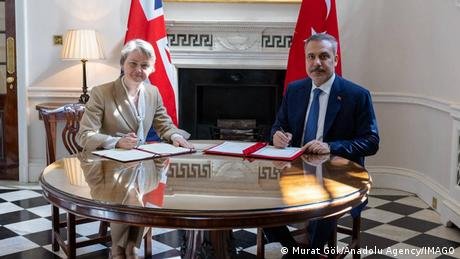 Νέα “άνοιξη” στη σχέση Άγκυρας-Λονδίνου Νέα-“άνοιξη”-στη-σχέση-Άγκυρας-Λονδίνου