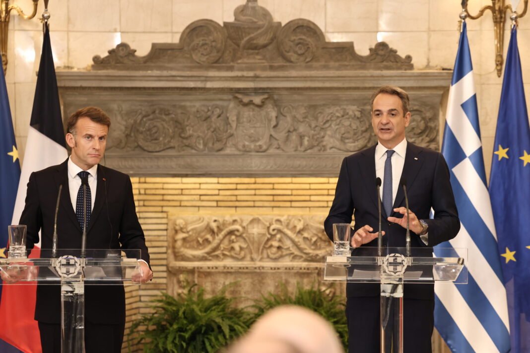 Μητσοτάκης: Η κορωνίδα των συμφωνιών Ελλάδας-Γαλλίας είναι οι δεσμεύσεις αμοιβαίας συνδρομής Μητσοτάκης:-Η-κορωνίδα-των-συμφωνιών-Ελλάδας-Γαλλίας-είναι-οι-δεσμεύσεις-αμοιβαίας-συνδρομής