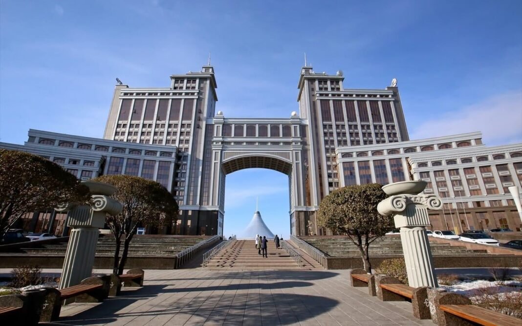 Αθήνα – Αστάνα: Πώς χτίζεται μια στρατηγική σχέση στα 4.000 χλμ. Αθήνα-–-Αστάνα:-Πώς-χτίζεται-μια-στρατηγική-σχέση-στα-4000-χλμ.