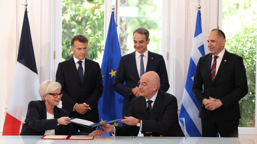 Υπογράφηκε-η-ανανέωση-της-συμφωνίας-για-τη-«Στρατηγική-Εταιρική-Σχέση»-Ελλάδας-–-Γαλλίας-από-τον-Δένδια-και-την-Γαλλίδα-ομόλογό-του