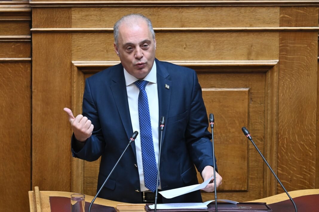 Βελόπουλος:-Η-χειρότερη-για-τα-λαϊκά-στρώματα-κυβέρνηση-παρουσιάζει-τα-ψίχουλα-ως-ευεργετήματα
