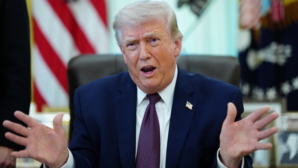 Το-Ιράν-προειδοποιεί-για-“πρωτοφανή-στρατιωτική-δράση”,-ενώ-ο-Τραμπ-μιλά-για-αποκλεισμό-“πολλών-μηνών”