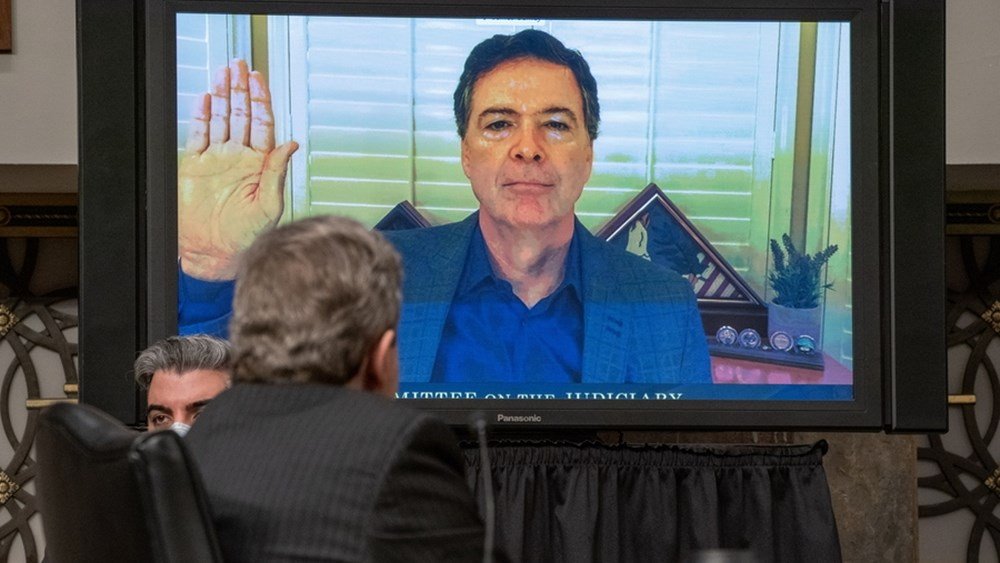 ΗΠΑ: Ο πρώην διευθυντής του FBI θα παραδοθεί, αφού κατηγορείται ότι απείλησε τη ζωή του Τραμπ ΗΠΑ:-Ο-πρώην-διευθυντής-του-fbi-θα-παραδοθεί,-αφού-κατηγορείται-ότι-απείλησε-τη-ζωή-του-Τραμπ