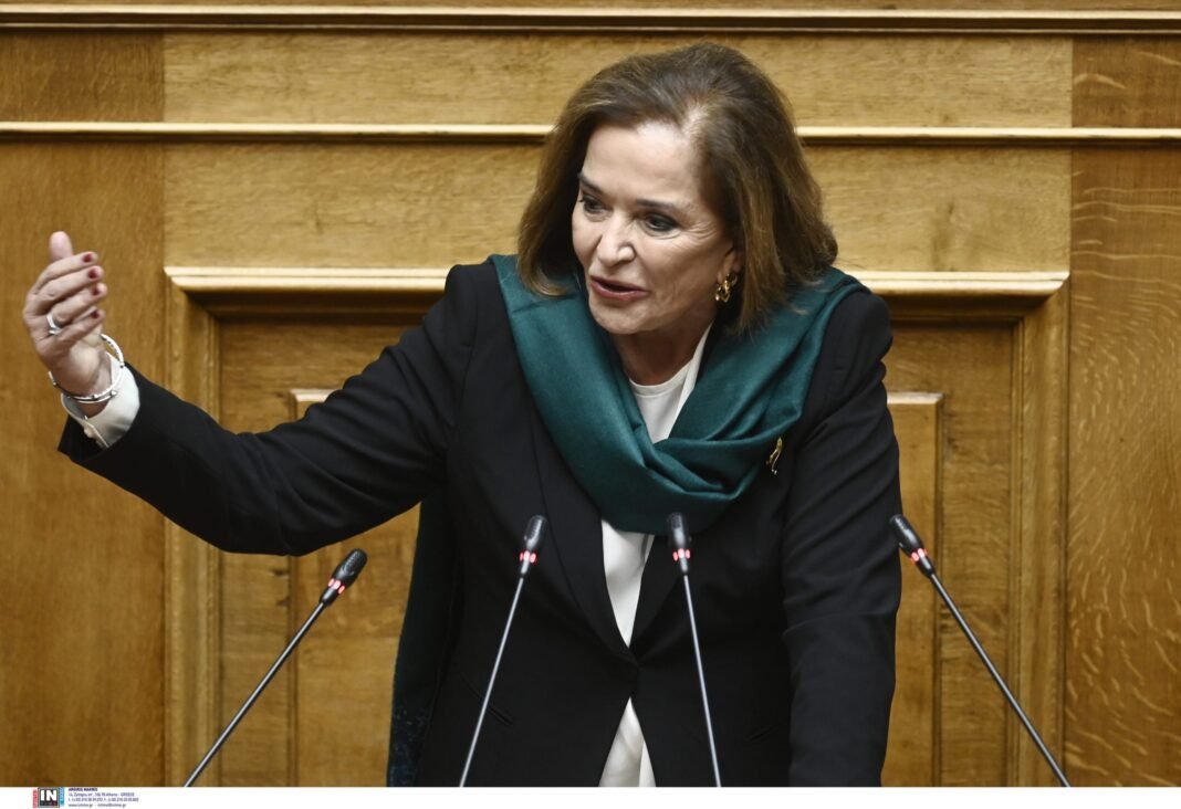 Ντόρα Μπακογιάννη: Το βίντεο από τα γενέθλιά της και το «ευχαριστώ» – «Θα ήθελα να μπορούσα να προσφέρω στον καθέναν σας ένα… σσσοκολατάκι» Ντόρα-Μπακογιάννη:-Το-βίντεο-από-τα-γενέθλιά-της-και-το-«ευχαριστώ»-–-«Θα-ήθελα-να-μπορούσα-να-προσφέρω-στον-καθέναν-σας-ένα…-σσσοκολατάκι»