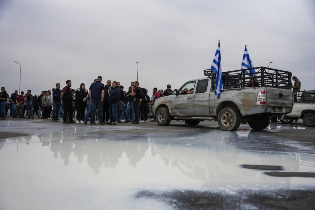 Αφθώδης πυρετός: Τηλεδιάσκεψη των κτηνοτρόφων της Λέσβου με το Υπουργείο Αγροτικής Ανάπτυξης Αφθώδης-πυρετός:-Τηλεδιάσκεψη-των-κτηνοτρόφων-της-Λέσβου-με-το-Υπουργείο-Αγροτικής-Ανάπτυξης