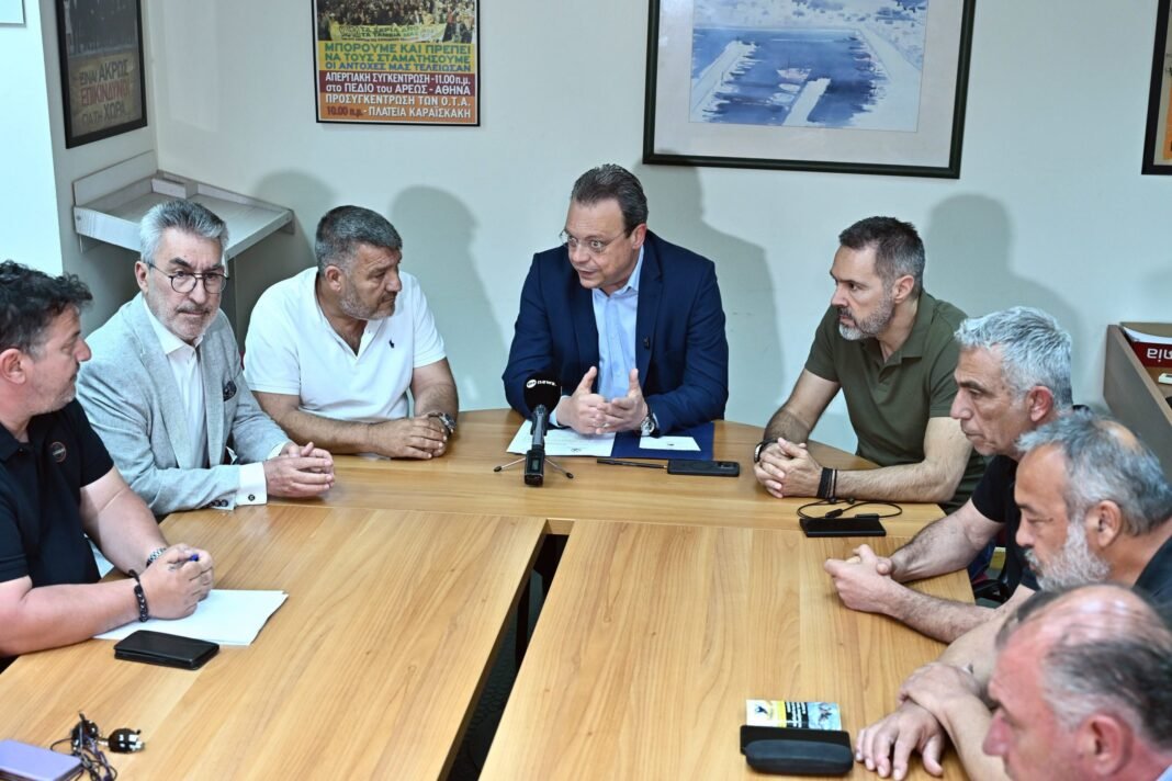 Φάμελλος στη συνάντηση με ΠΟΕ-ΟΤΑ: Ανάγκη για Αυτοδιοίκηση με ισχυρές αρμοδιότητες, αλλά και μόνιμη χρηματοδότηση Φάμελλος-στη-συνάντηση-με-ΠΟΕ-ΟΤΑ:-Ανάγκη-για-Αυτοδιοίκηση-με-ισχυρές-αρμοδιότητες,-αλλά-και-μόνιμη-χρηματοδότηση