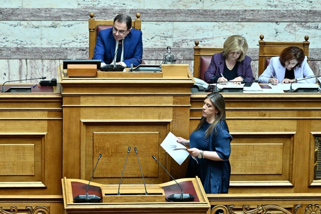 Κωνσταντοπούλου: Τιμή μου να με καταδιώκει ένας Φλωρίδης, όνομα και πράγμα Κωνσταντοπούλου:-Τιμή-μου-να-με-καταδιώκει-ένας-Φλωρίδης,-όνομα-και-πράγμα