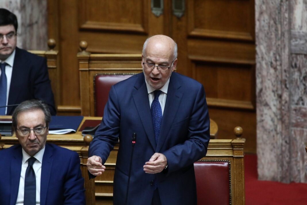 Φλωρίδης: Εφόσον η ΕΥΠ παρακολουθεί νόμιμα, γιατί πρέπει να παρακολουθεί παράνομα τους ίδιους; Φλωρίδης:-Εφόσον-η-ΕΥΠ-παρακολουθεί-νόμιμα,-γιατί-πρέπει-να-παρακολουθεί-παράνομα-τους-ίδιους;
