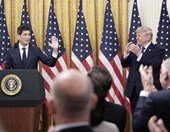Ορκίστηκε νέος πρόεδρος της Fed ο Κέβιν Γουόρς - Τραμπ: 