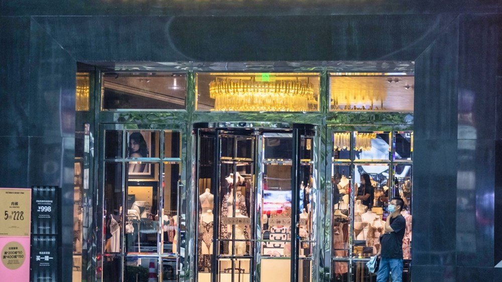 victoria’s-secret:-Εκρηκτικό-ράλι-47%-για-τη-ευρέως-σορταρισμένη-μετοχή-μετά-τα-ισχυρά-αποτελέσματα-τριμήνου
