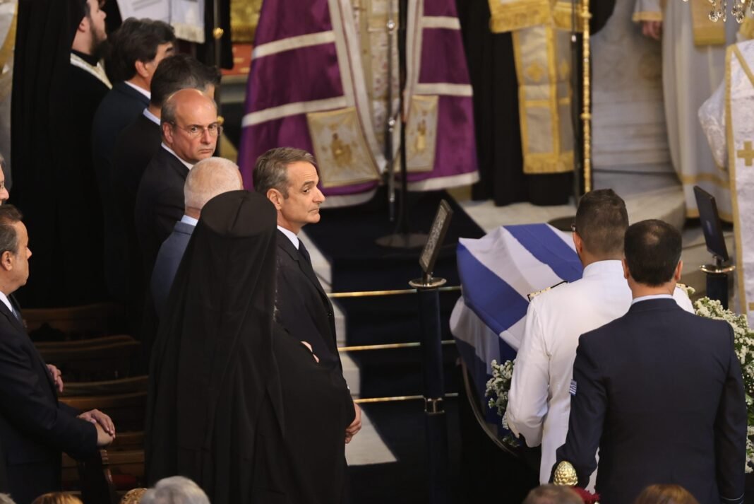 Νίκος Ταγαράς: Σε κλίμα συγκίνησης το τελευταίο «αντίο» – Παρουσία Μητσοτάκη η κηδεία στην Κόρινθο – ΦΩΤΟ Νίκος-Ταγαράς:-Σε-κλίμα-συγκίνησης-το-τελευταίο-«αντίο»-–-Παρουσία-Μητσοτάκη-η-κηδεία-στην-Κόρινθο-–-ΦΩΤΟ