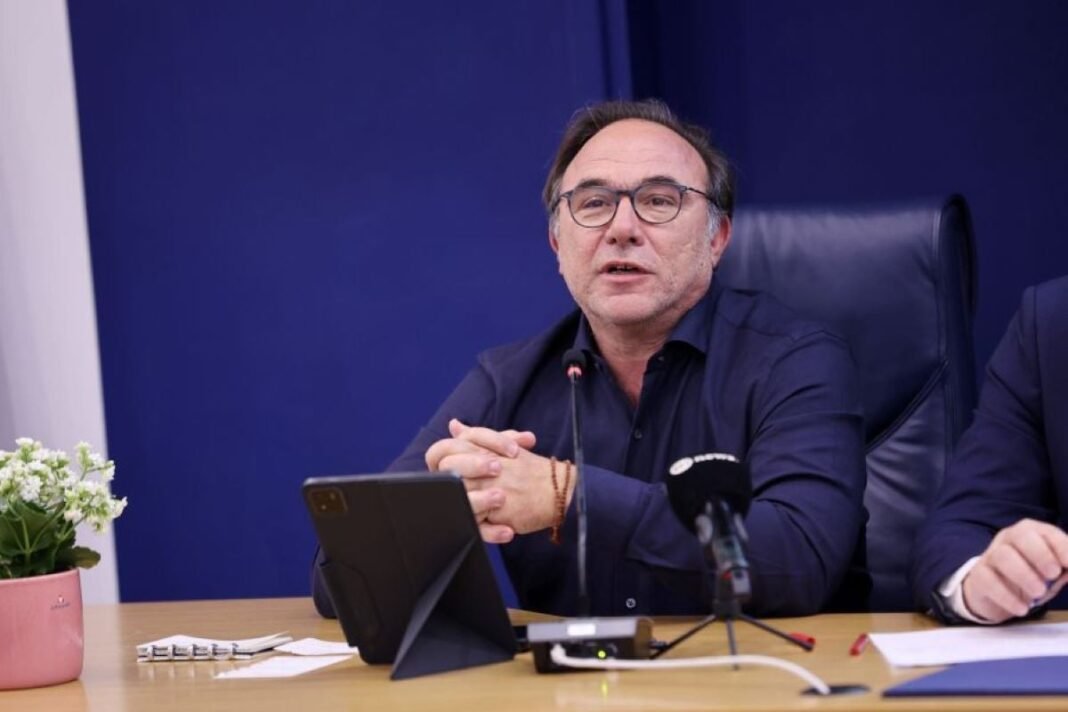 Πέτρος-Κόκκαλης:-«Υπάρχουν-συζητήσεις-με-την-“ΕΛΑΣ”-του-Αλέξη-Τσίπρα»-–-Τι-είπε-για-την-αποχώρησή-του-από-τον-«Κόσμο»