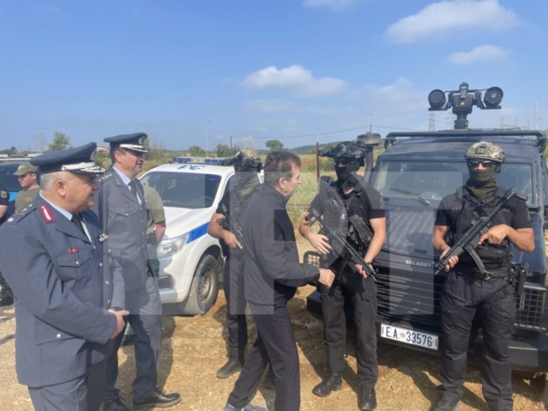 Επίσκεψη Χρυσοχοΐδη στον Έβρο – Ενίσχυση φράχτη και συνοριακών υπηρεσιών μετά τις πλημμύρες Επίσκεψη-Χρυσοχοΐδη-στον-Έβρο-–-Ενίσχυση-φράχτη-και-συνοριακών-υπηρεσιών-μετά-τις-πλημμύρες